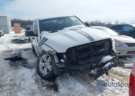 2018 Ram 1500 Express 4X4 6'4 Box z USA, uszkodzony, nr VIN 1C6RR7FGXJS320546